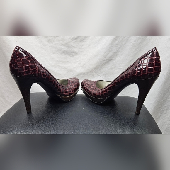 Bandolino Women's Red Red Reptile Pumps Sz‎ 7M Sexy Feminine Holiday Cocktail - Picture 6 of 8